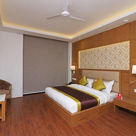 Capital O Hotel Star Inn Near Chhatarpur Metro Station New Delhi Eksteriør bilde