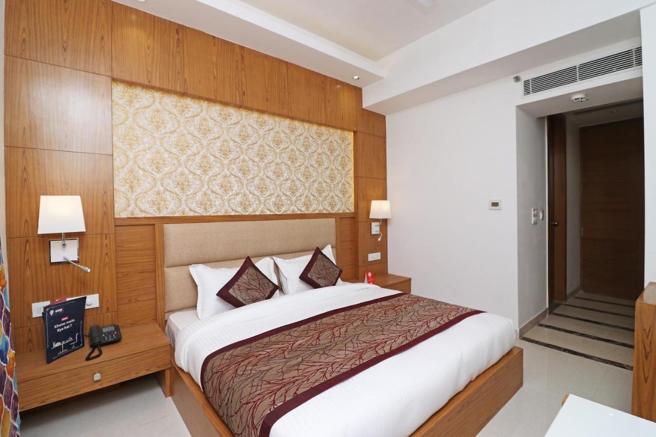 Capital O Hotel Star Inn Near Chhatarpur Metro Station New Delhi Eksteriør bilde