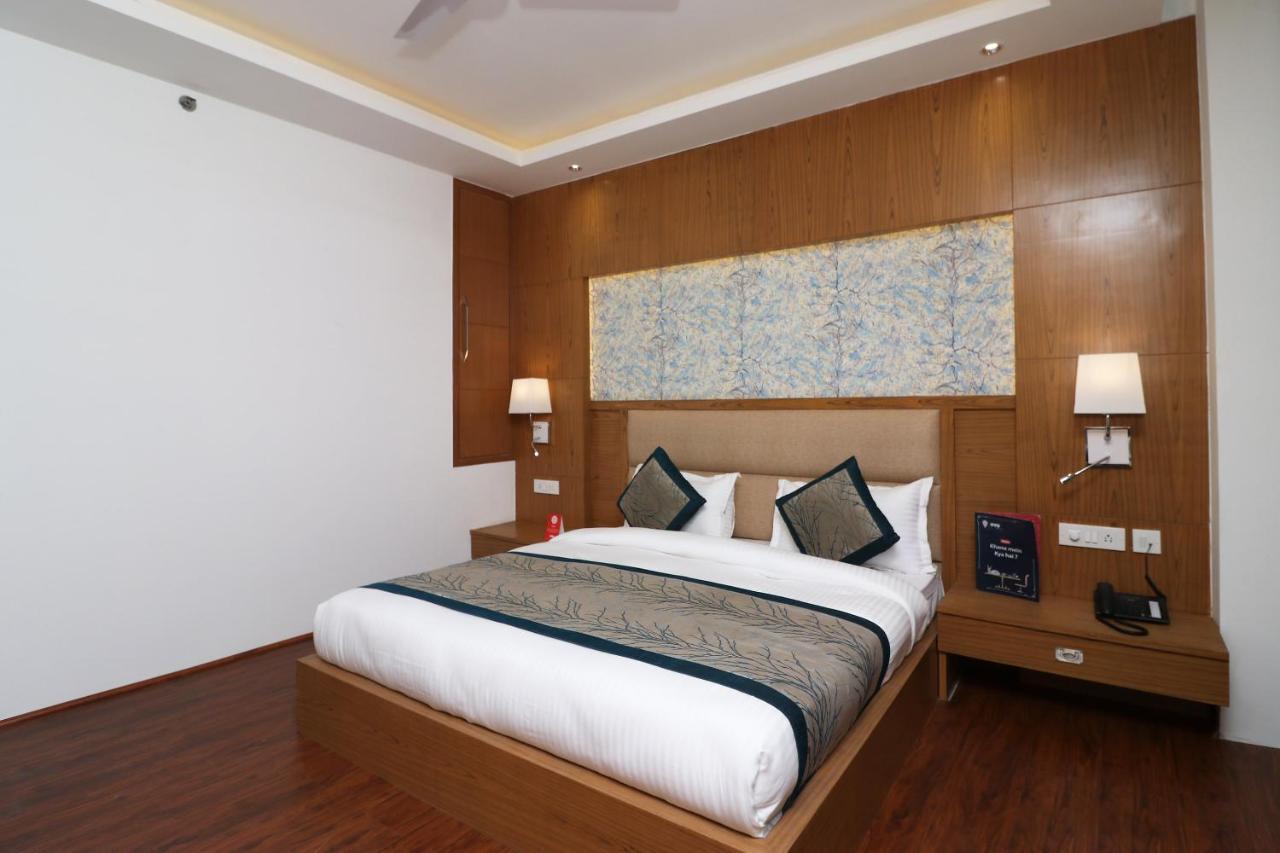 Capital O Hotel Star Inn Near Chhatarpur Metro Station New Delhi Eksteriør bilde