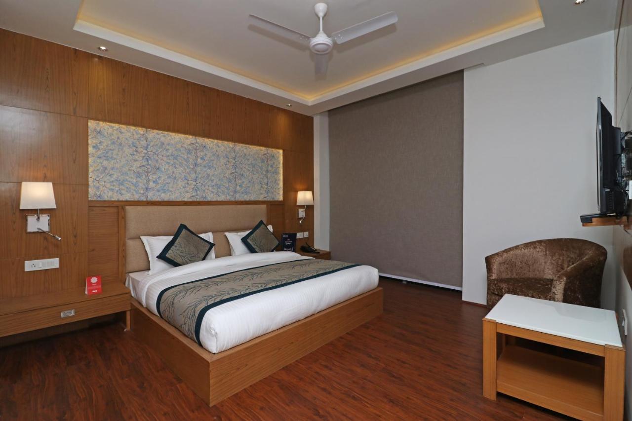 Capital O Hotel Star Inn Near Chhatarpur Metro Station New Delhi Eksteriør bilde