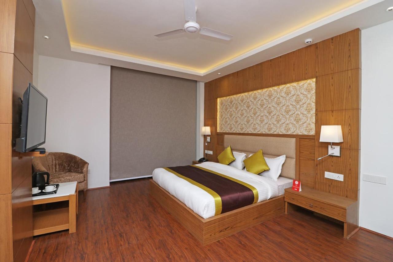 Capital O Hotel Star Inn Near Chhatarpur Metro Station New Delhi Eksteriør bilde